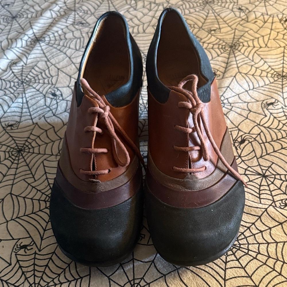 John Fluveog Vow heels. Sz 7.5 Leather